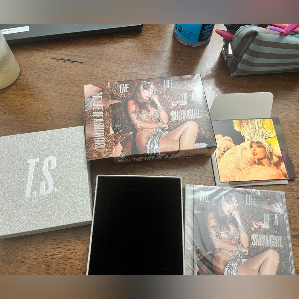 The Life of a Showgirl CD: Its Beautiful edition